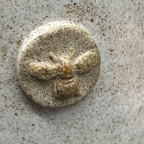 Vintage Pottery Bee Canister Lidded Jar Artisan Made signed - Picture 2 of 7